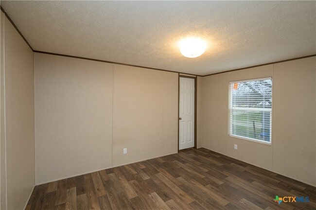 Building Photo - 910 Ashwood Dr