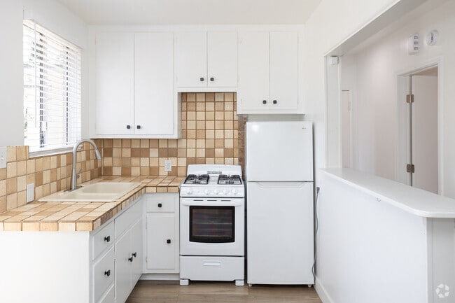 1 dormitorio, 1 baño - 600 pies cuadrados - Cocina - 1732-1744 Orizaba Avenue