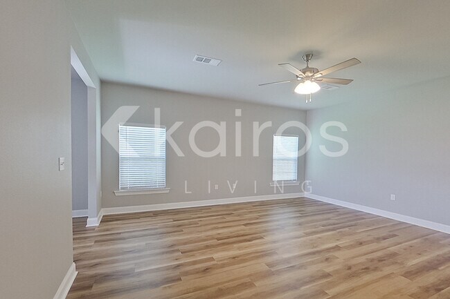 Building Photo - 13739 Pinyon Dr