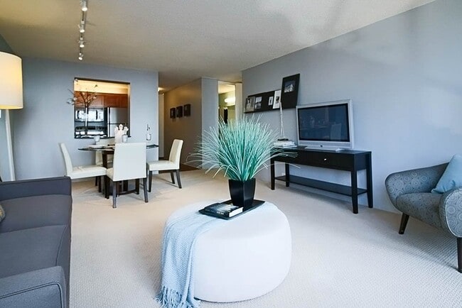 Photo - 239 E Wacker Dr (Chicago, IL) Apartment