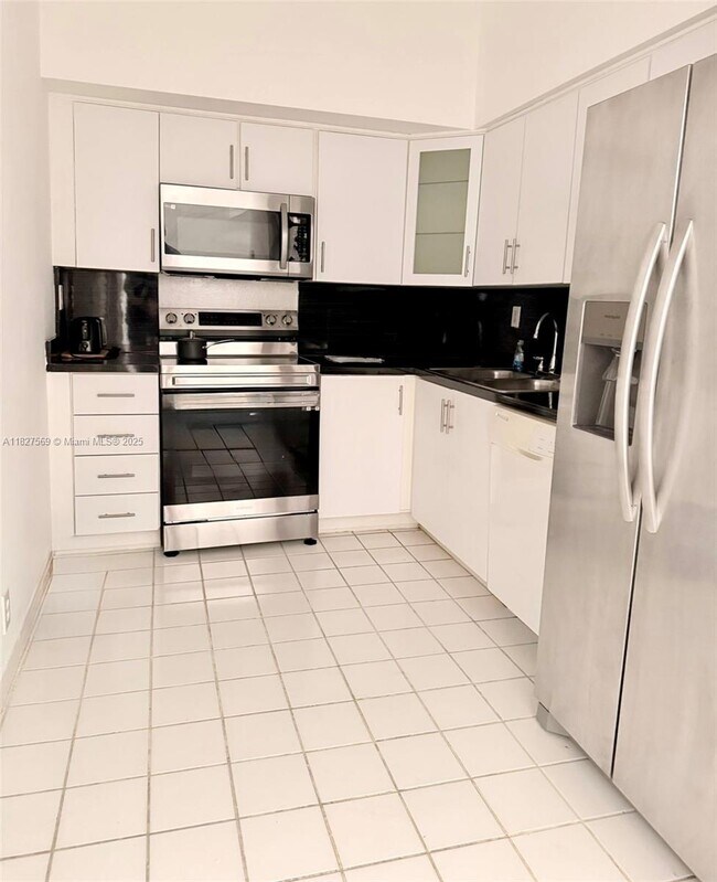 Foto del edificio - 3300 NE 191st St