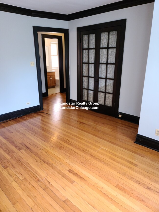 Building Photo - 4514 N Wolcott Ave