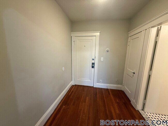 Building Photo - 44 Estes St