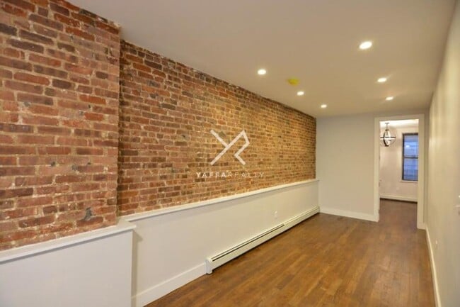 Foto del edificio - 2 bedroom in Flushing NY 11385