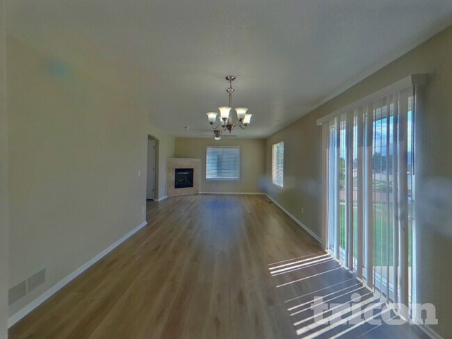 Foto del edificio - 2728 Sierra Springs Dr