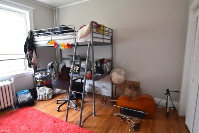 Building Photo - 3 br, 1 bath  - 7 Greenway Court