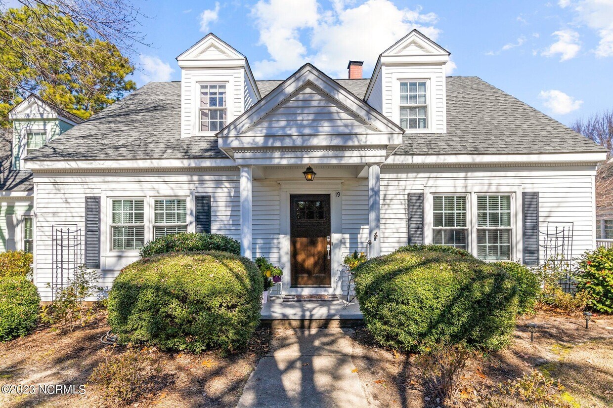 19 Colonial Pines Cir, Pinehurst, NC 28374 Condo for Rent in