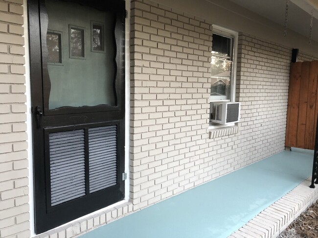 Building Photo - 105 Mimosa Dr