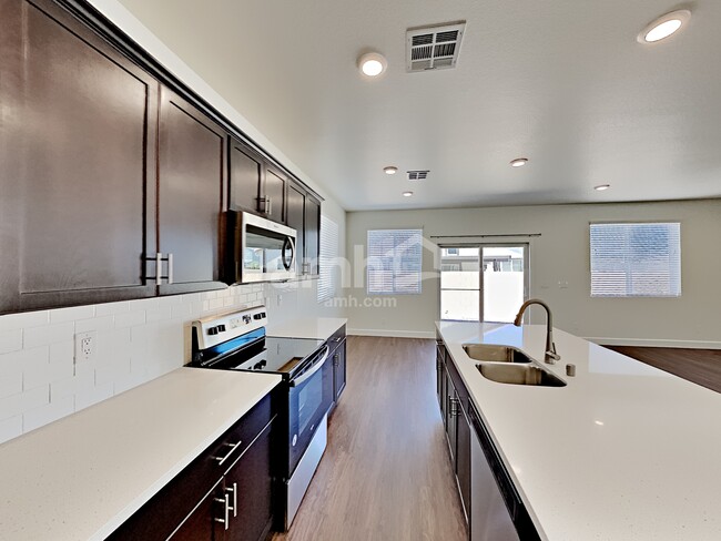 Foto del edificio - 1910 Macchia Ave