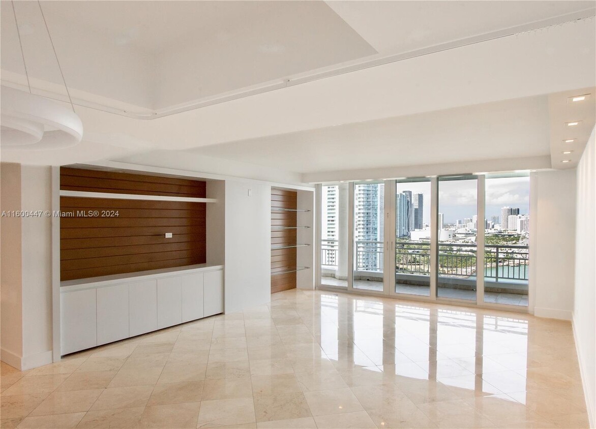 Foto principal - 848 Brickell Key Dr