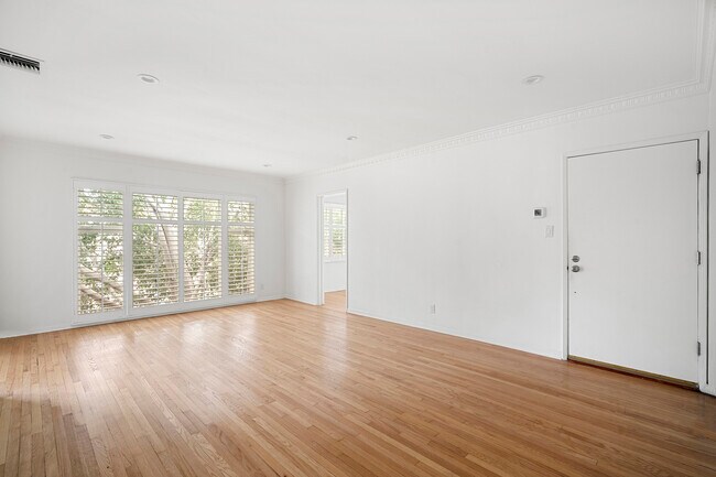 Building Photo - 1275 N Harper Ave