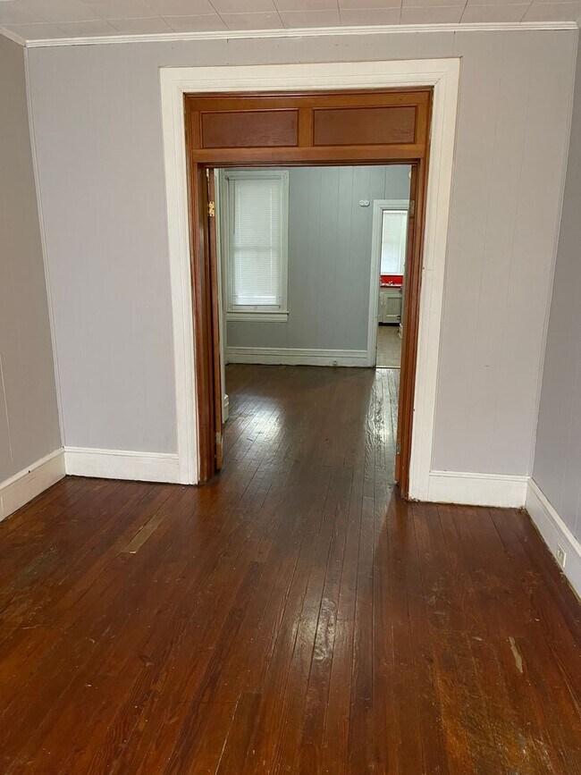 Building Photo - 1st floor apartment