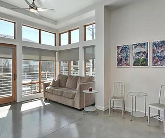 Foto del edificio - 2124 E 6th St