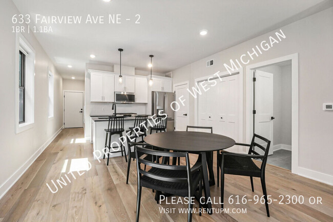 Building Photo - Available Now | Executive 1 Bed 1.5 Bath C...