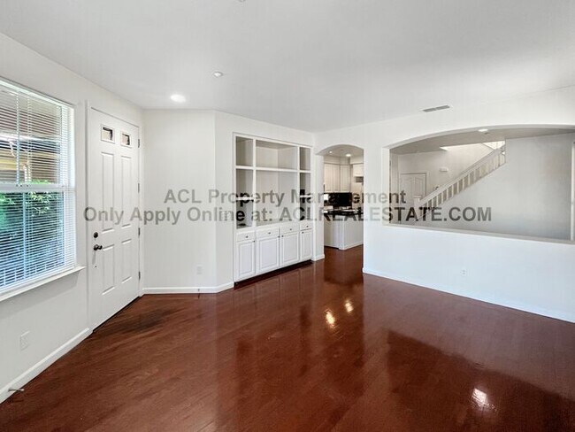 Foto del edificio - Spacious 3-Bed, 2.5-Bath Home in Prime Bre...