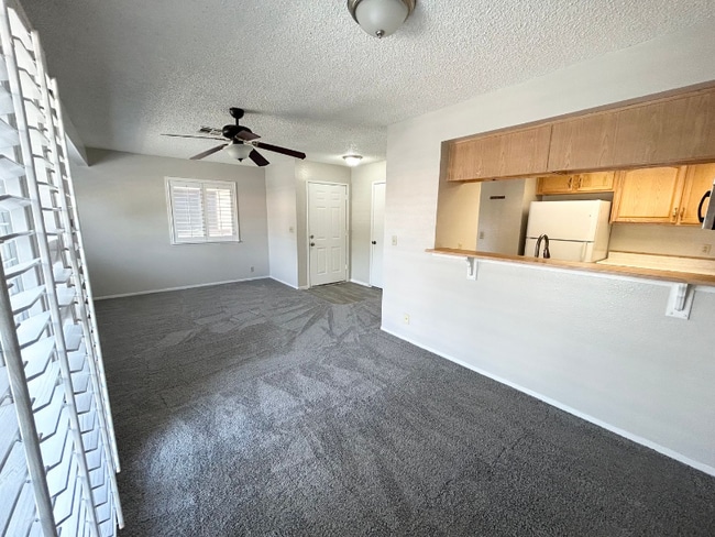 Foto del edificio - 3375 E Tompkins Ave