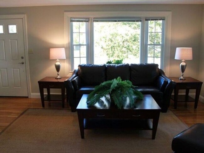 Foto del edificio - 170 Royan Street, Manchester, NH 03103