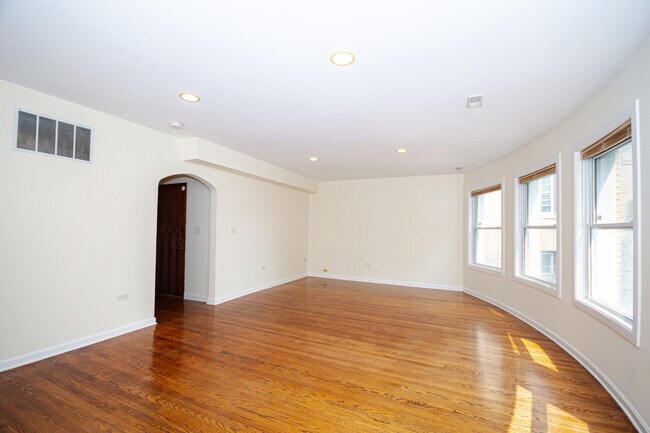 Foto del edificio - 7554 N Claremont Ave