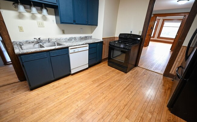 Foto del edificio - 405-407 W Main St - Duplex