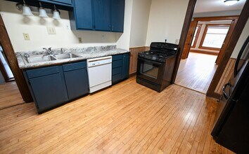 Building Photo - 405-407 W Main St