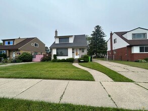 Building Photo - 17483 Allen St