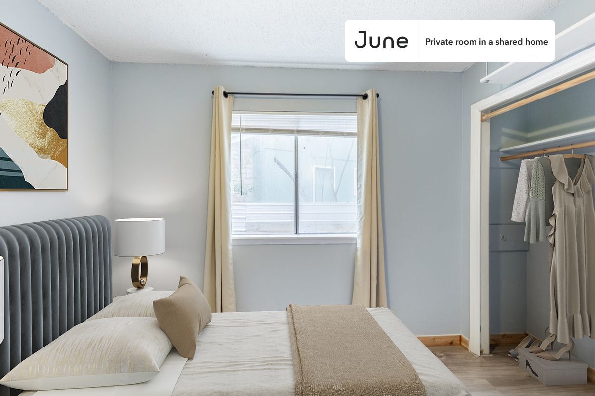 Foto principal - Room in Shared 3 bed/1.5 bath home