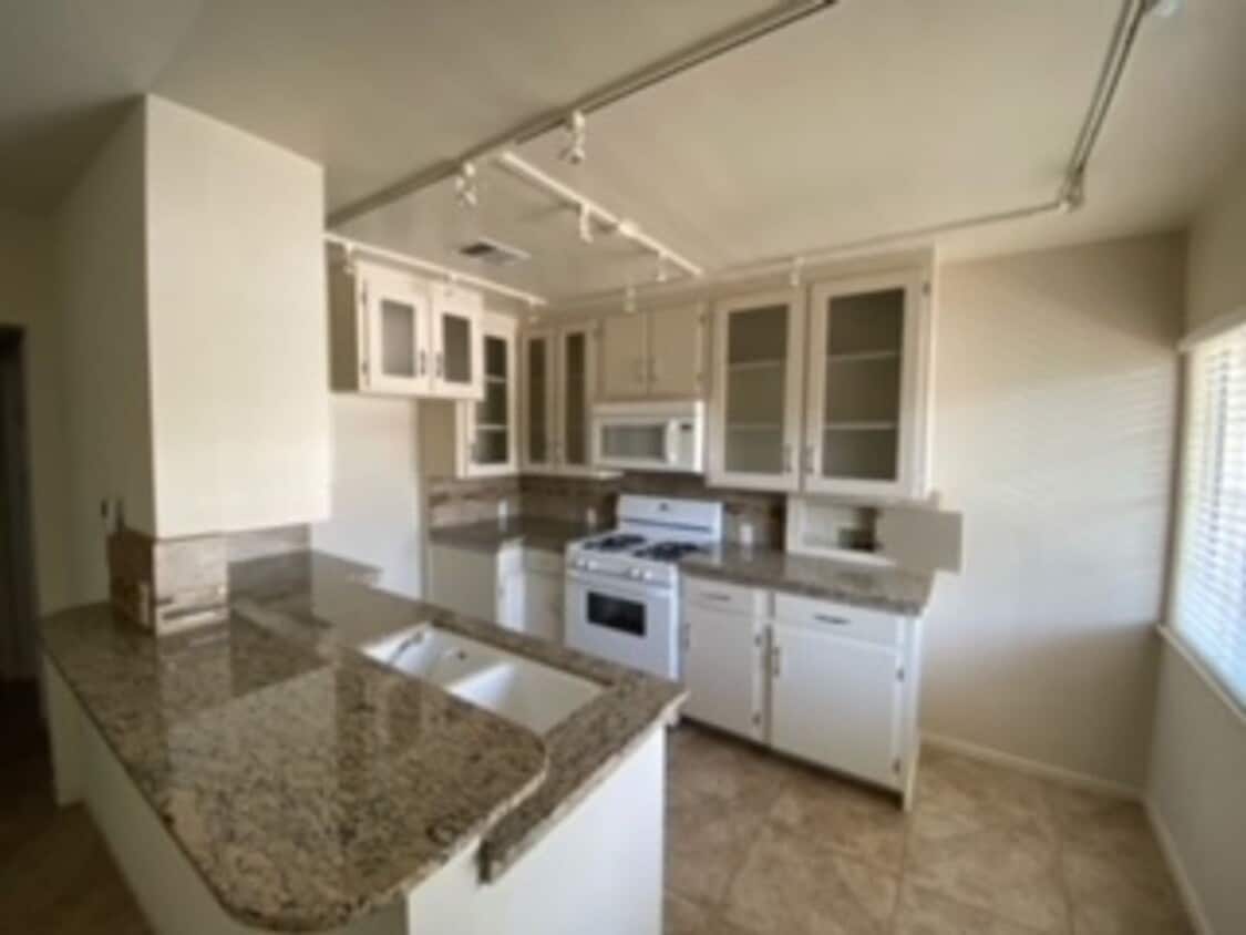 Primary Photo - Remodeled one bedroom/1 bath upper unit - ...
