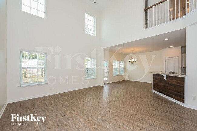 Foto del edificio - 736 Redbud Ln