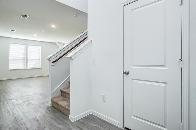 Foto del edificio - 16619 Teak Mantle Rd