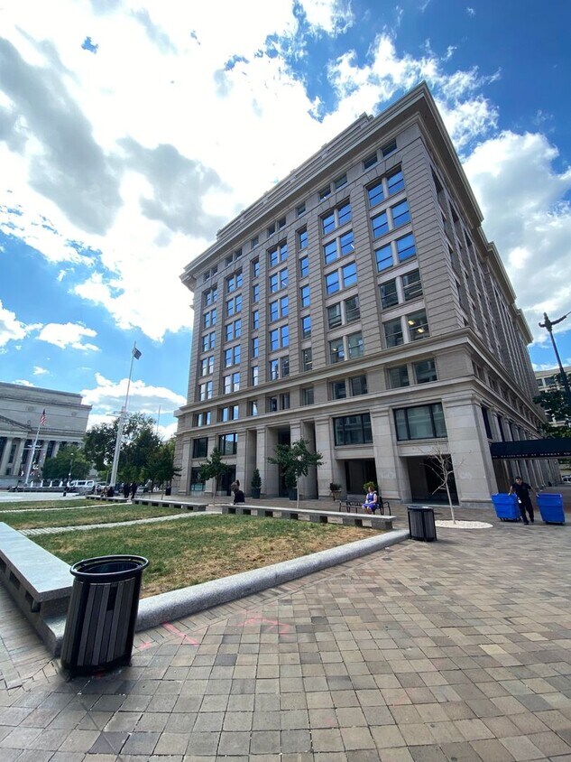 Foto principal - Charming 1 BR/1 BA Condo in Penn Quarter!