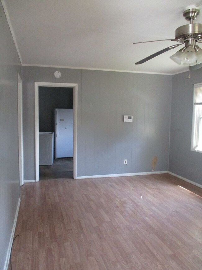Building Photo - 2112 Elvira St