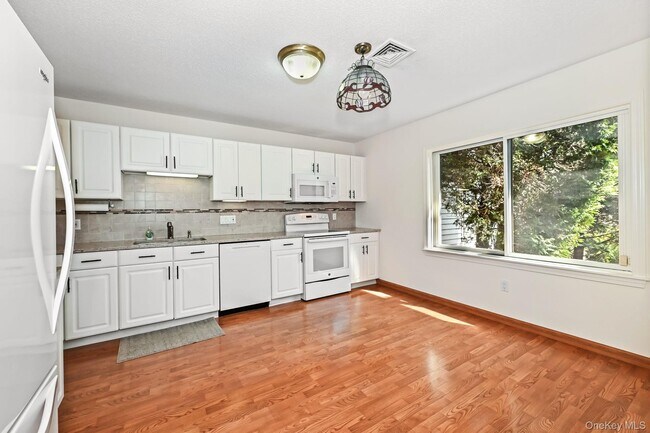 Foto del edificio - 750 C Heritage Hls