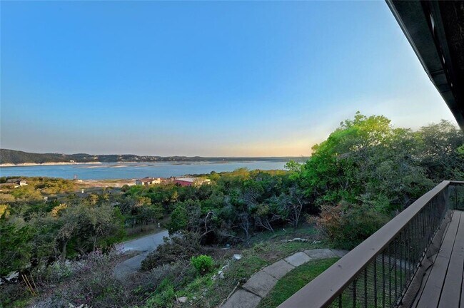 Building Photo - 14020 Skyline Dr