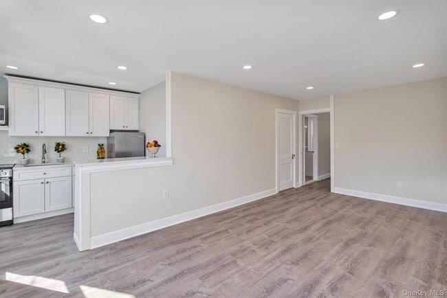 Building Photo - 641 Willis Ave
