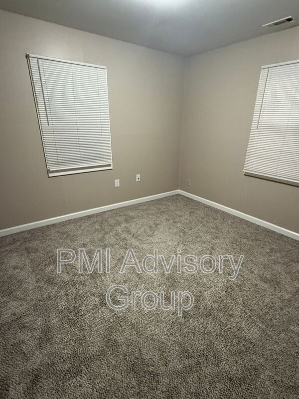 Foto del edificio - 3365 SE Girard St