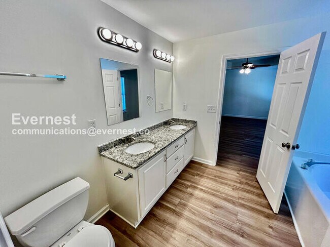 Foto del edificio - 158 Shadowbrooke Cir SW