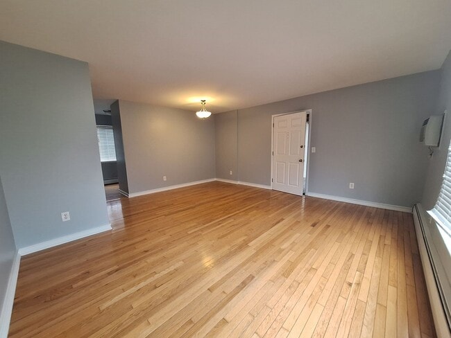 Building Photo - Charming Rochester Condo