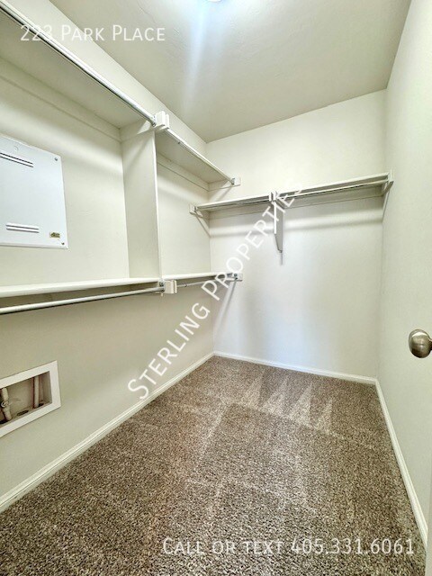 Building Photo - 223 Park Pl