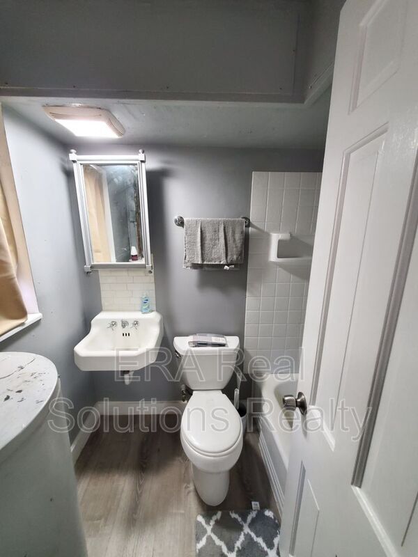 Foto del edificio - 1420 Rickenbacher St