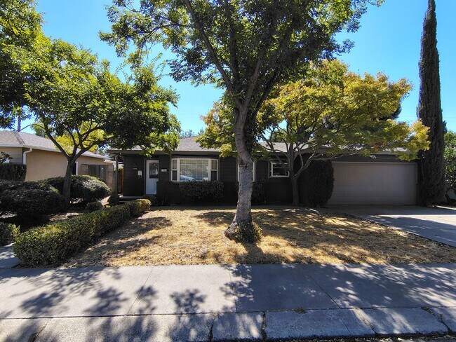 Foto del edificio - 1538 Maplewood Dr