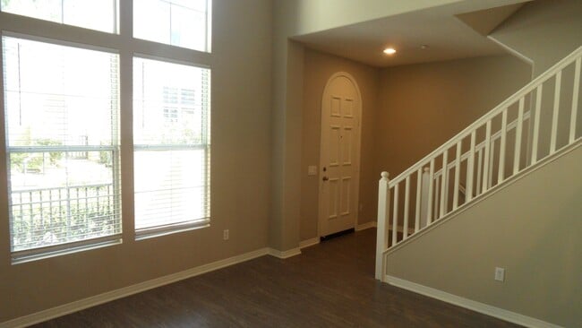 Building Photo - 33 Bonsall
