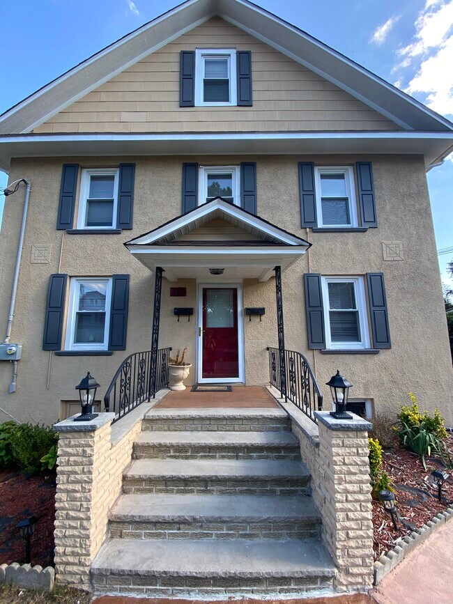 Building Photo - 320 Livingston St