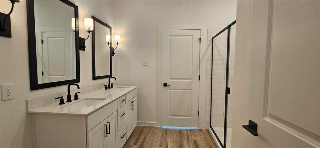 Foto principal - 8411 Bay Rdg Cir