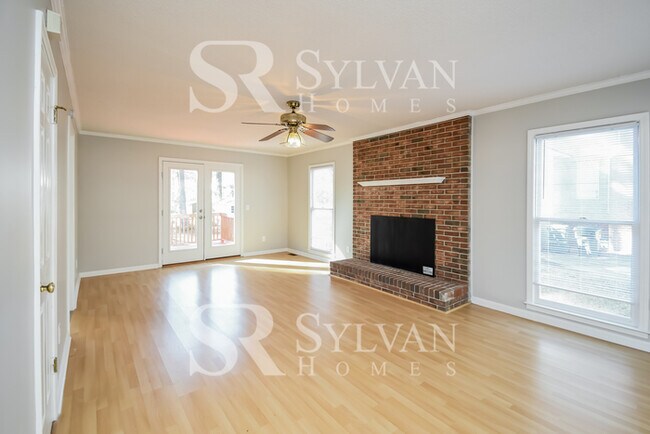 Building Photo - Updated 3 bedroom, 2.5 bath home