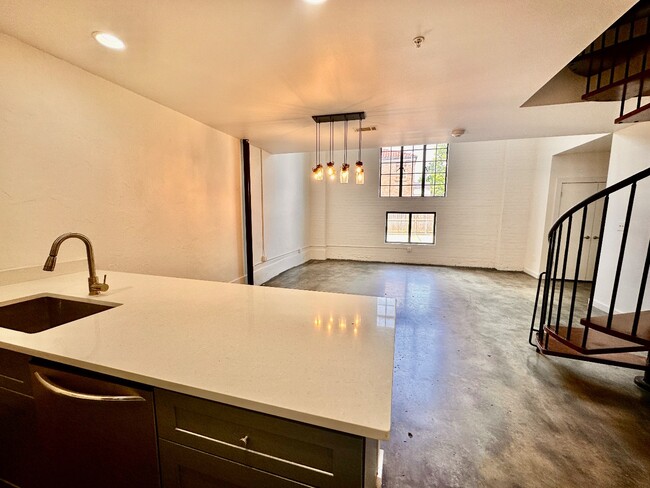 Building Photo - Spacious 1-Bed, 1.5-Bath with In-Unit Laundry + Off-Street Parking in the Heart of New Orleans