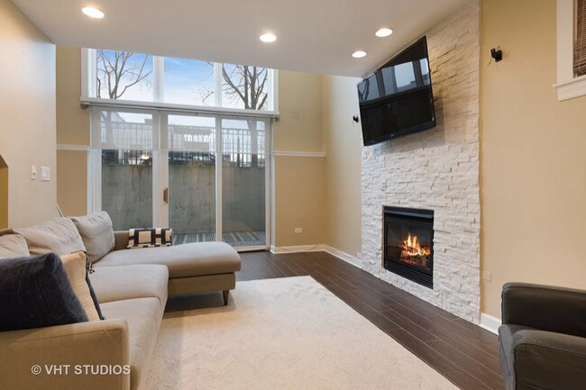 Foto del edificio - 1369 W Hubbard St