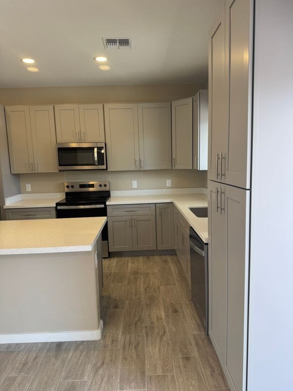 Building Photo - 15235 S Country Club Dr