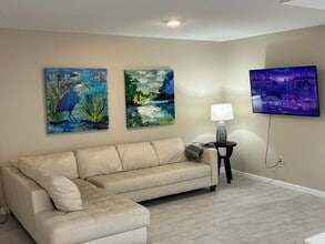 Building Photo - 220 Park Blvd N