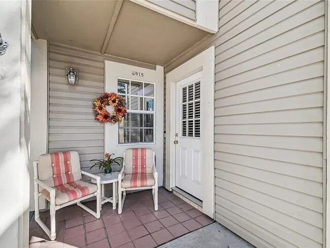 Foto del edificio - 6915 Lake Place Ct