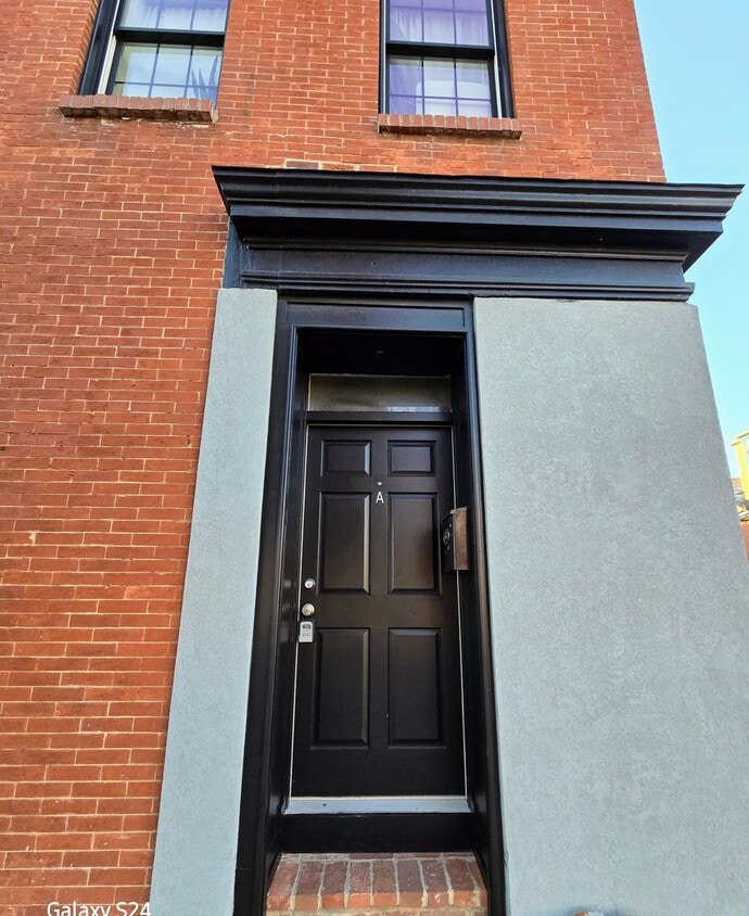 Primary Photo - 401 S Eden St